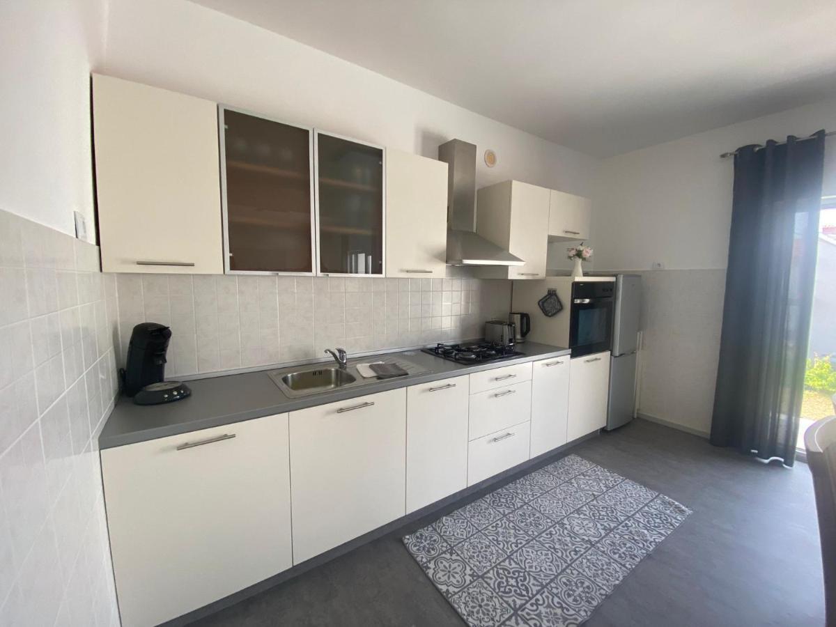 Apartment Milena Kastela Mit Whirlpool Exterior foto